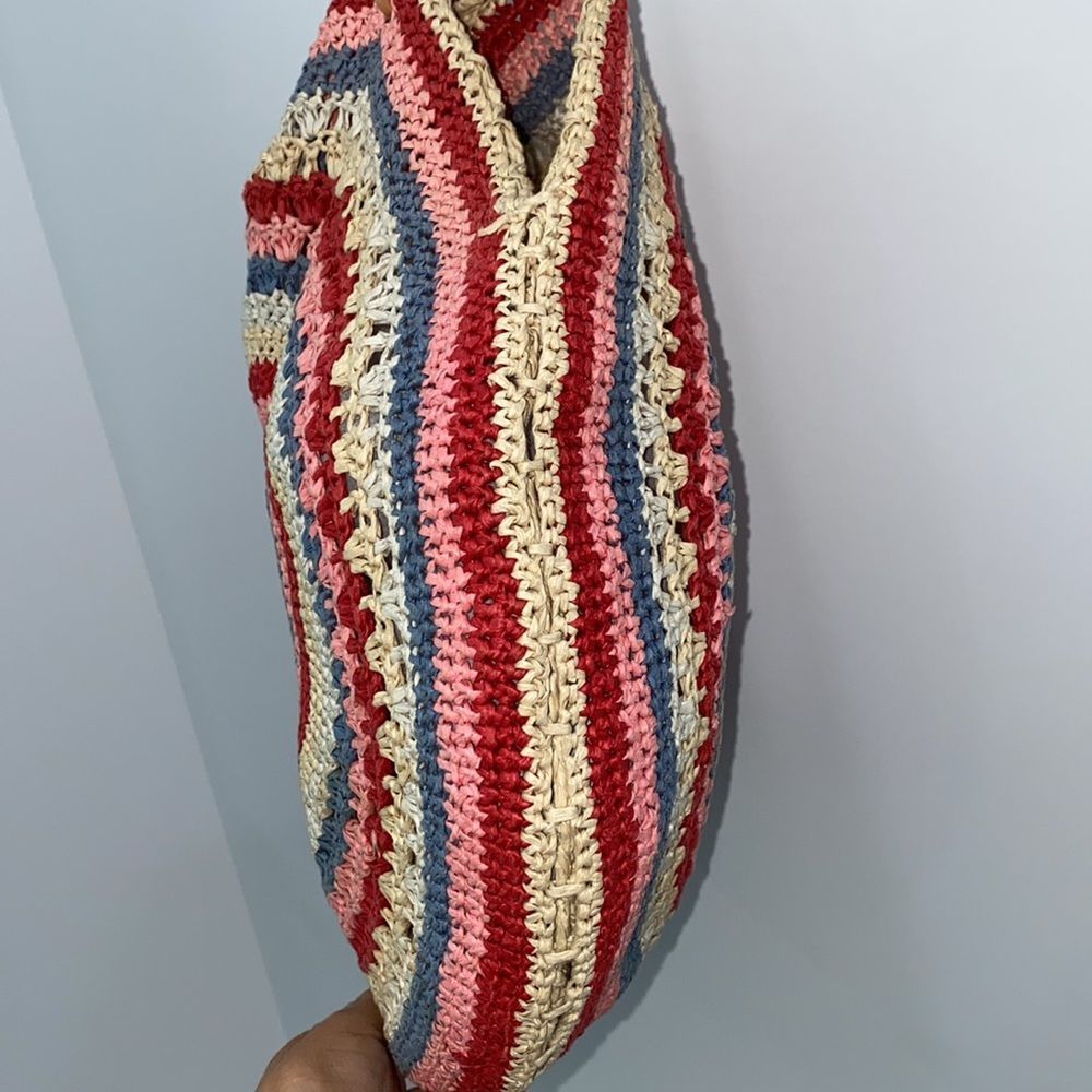 DKNY Circle Woven Boho Style Shoulder Bag - Picture 5 of 13